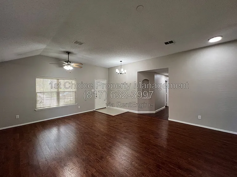 304 E Clover Park Dr — Photo 9