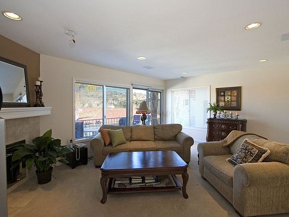 Spacious Living Room w/Fireplace
