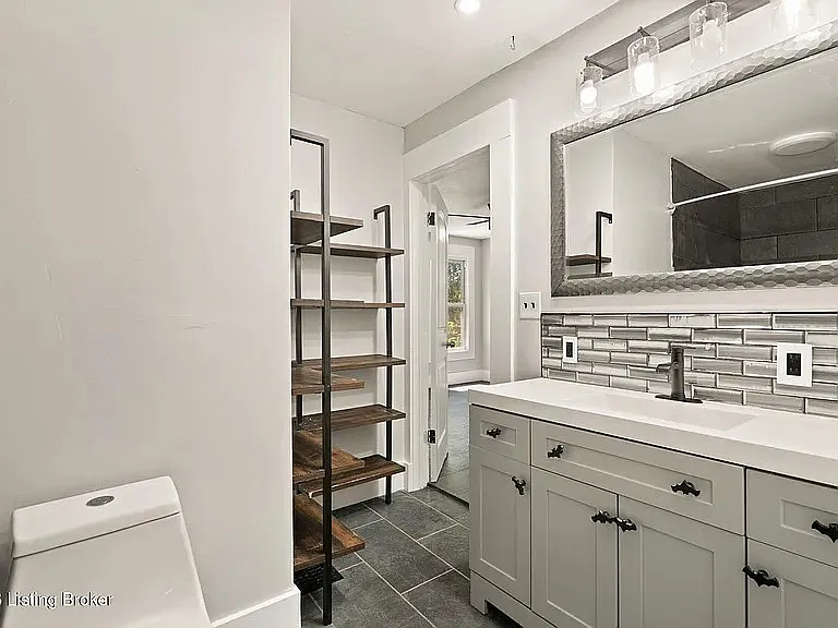 736 Iowa Ave — Photo 1