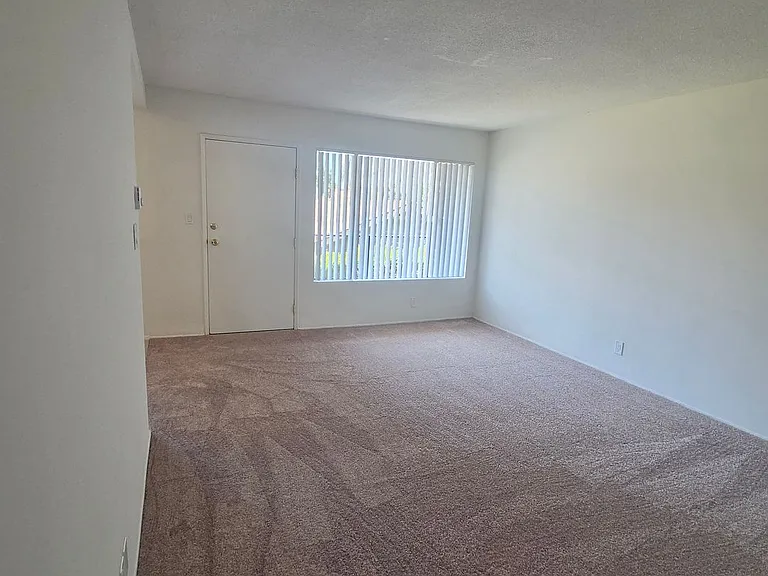 815GL — Photo 3