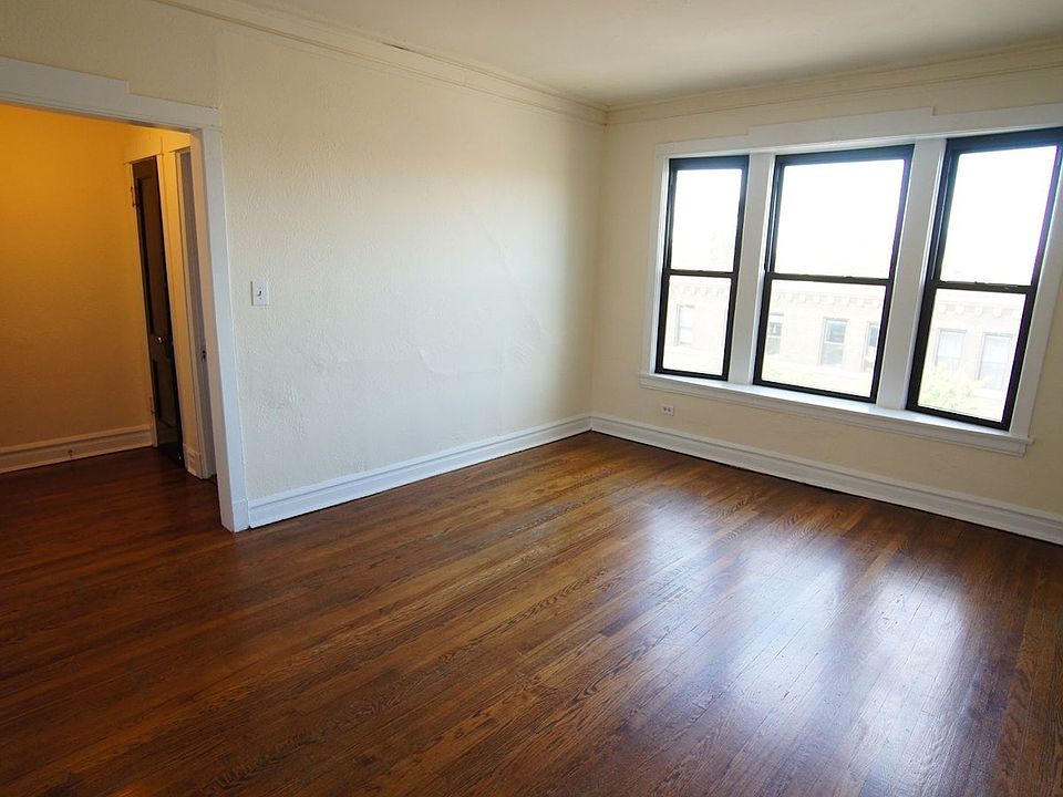 1st image of 2638 N Milwaukee Ave #4