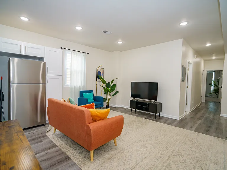 107 Highland Ave #2 — Photo 2