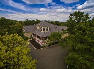 4 Henrys Hollow Ct, East Quogue, NY 11942