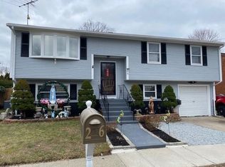 26 Scott Dr, Riverside, RI 02915