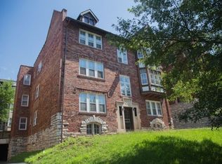 7527 Buckingham Dr #1W, Saint Louis, MO 63105