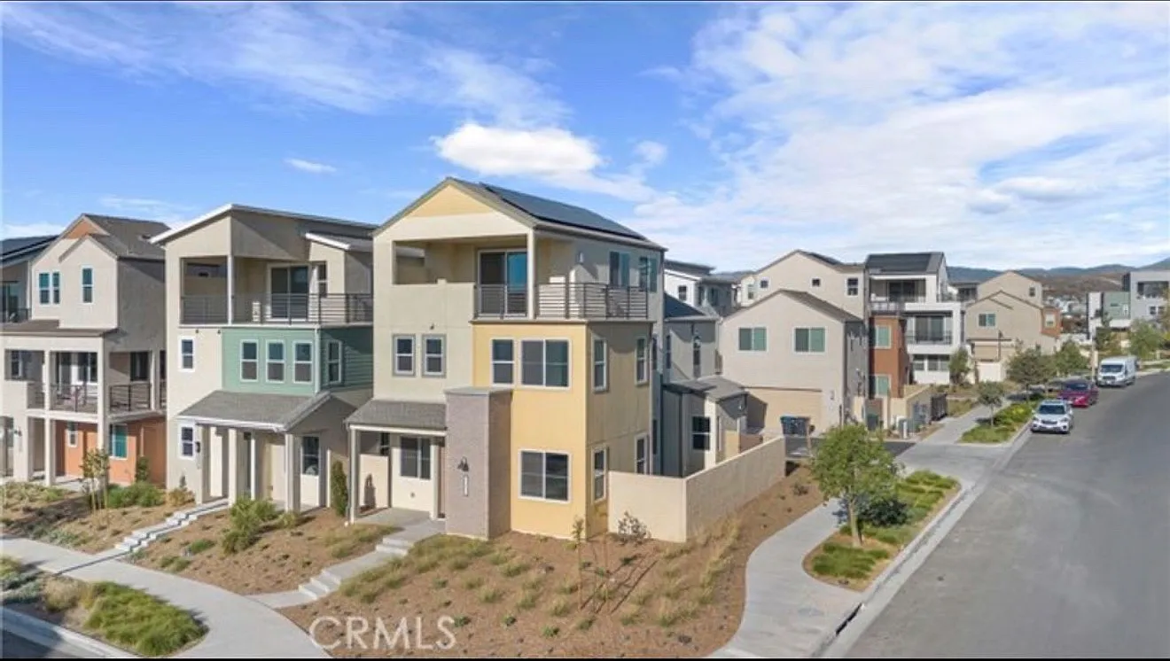 4 bed, 2609 sqft, $6,800 — Photo 1
