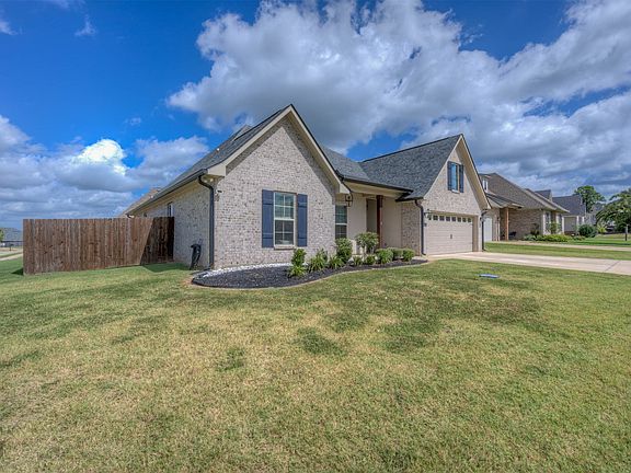 3rd image of 31 Crowder Dr