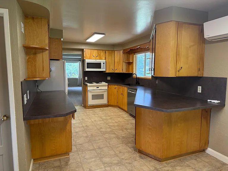 21730 NE Butler Market Rd — Photo 8