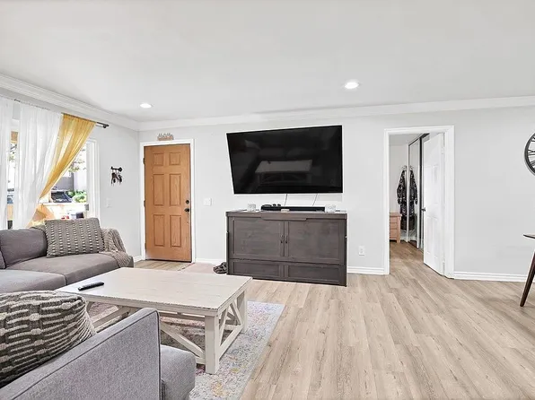 5054 Los Morros Way, Oceanside, CA 92057