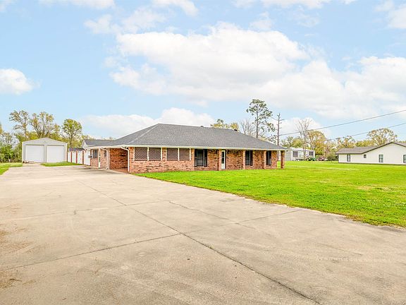 2nd image of 3903 Country Dr
