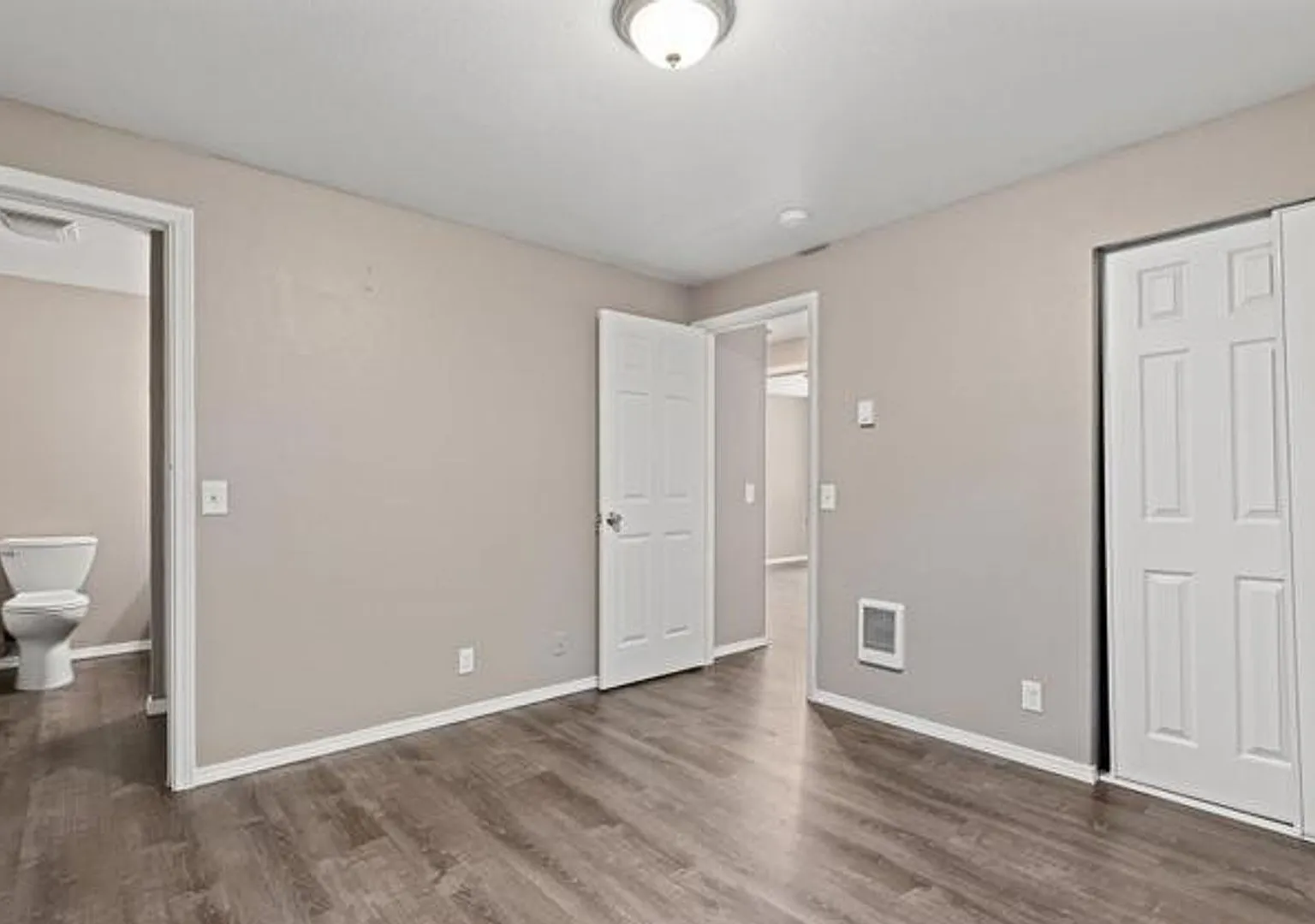 Madison St Duplex — Photo 1