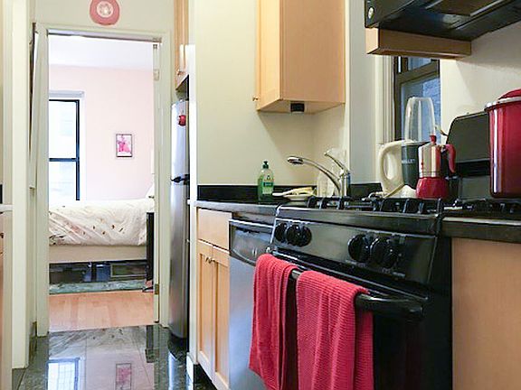 5th image of 152 E 84th St APT 4D