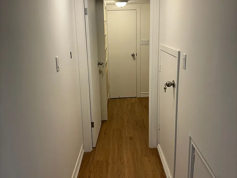 17 Holmesdale Cres — Photo 3