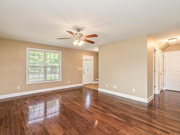 4th image of 906 E Inskip Dr #906