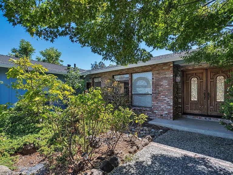617 Hove Ct — Photo 4