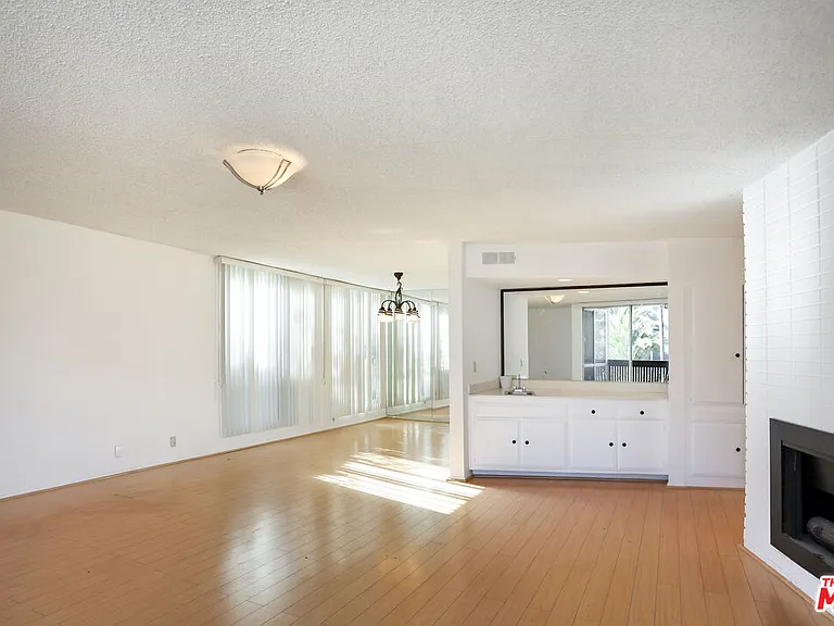 809 S Bundy Dr #103 — Photo 4