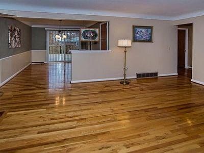Dining room - sliders to deck