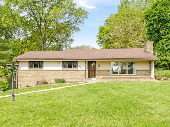 227 Ridgeview Dr, Venetia, PA 15367