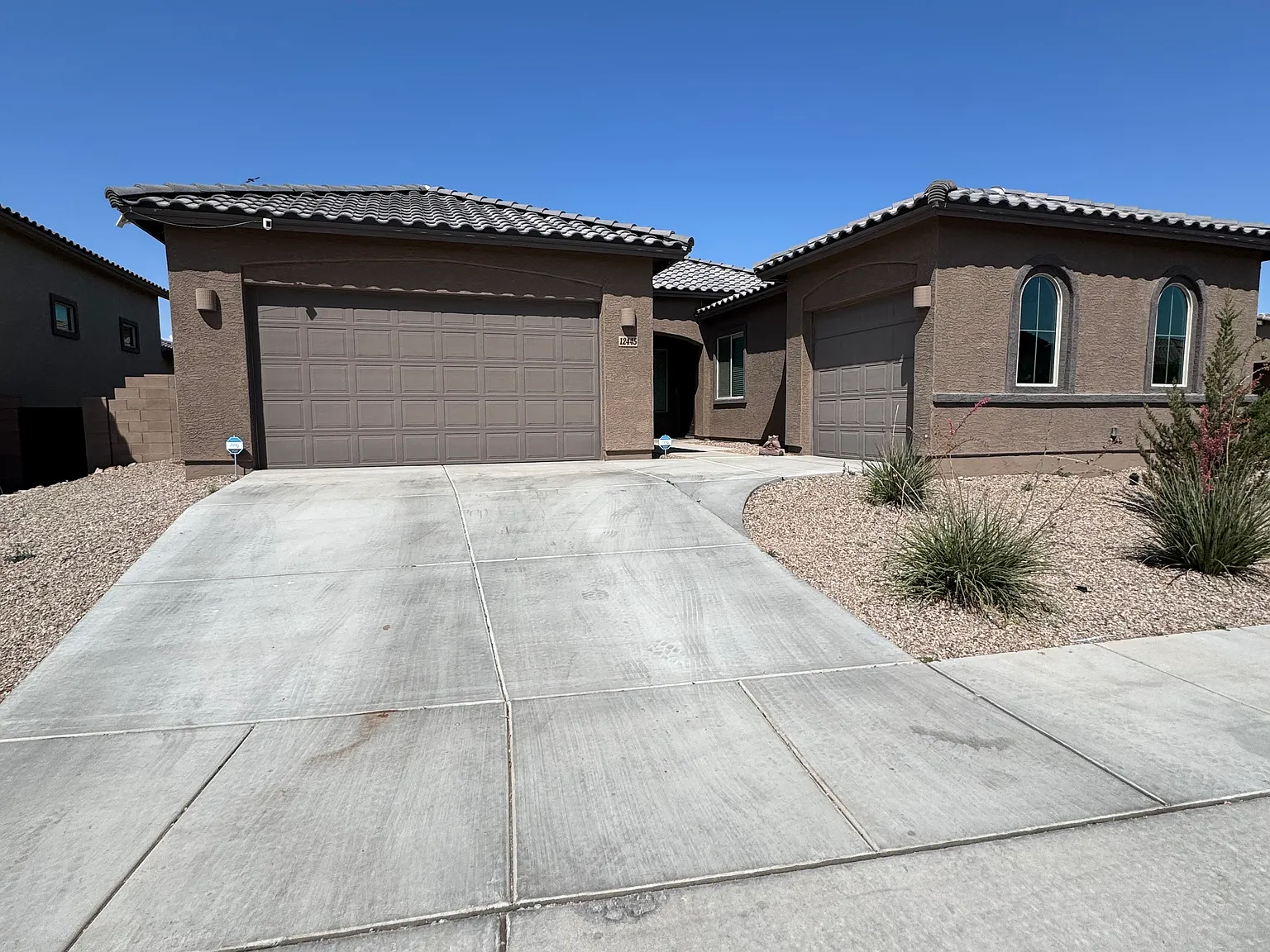 3 bed, 2594 sqft, $3,300 — Photo 1
