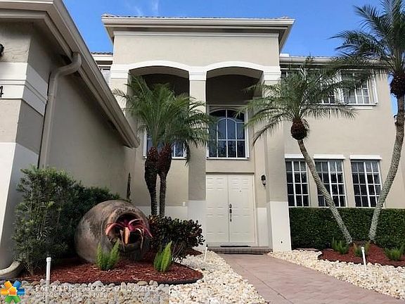 3rd image of 704 Heritage Way