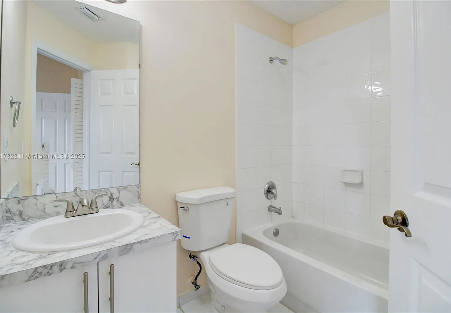 3 bed, 2.5 bath, 1452 sqft, $2,600 — Photo 3
