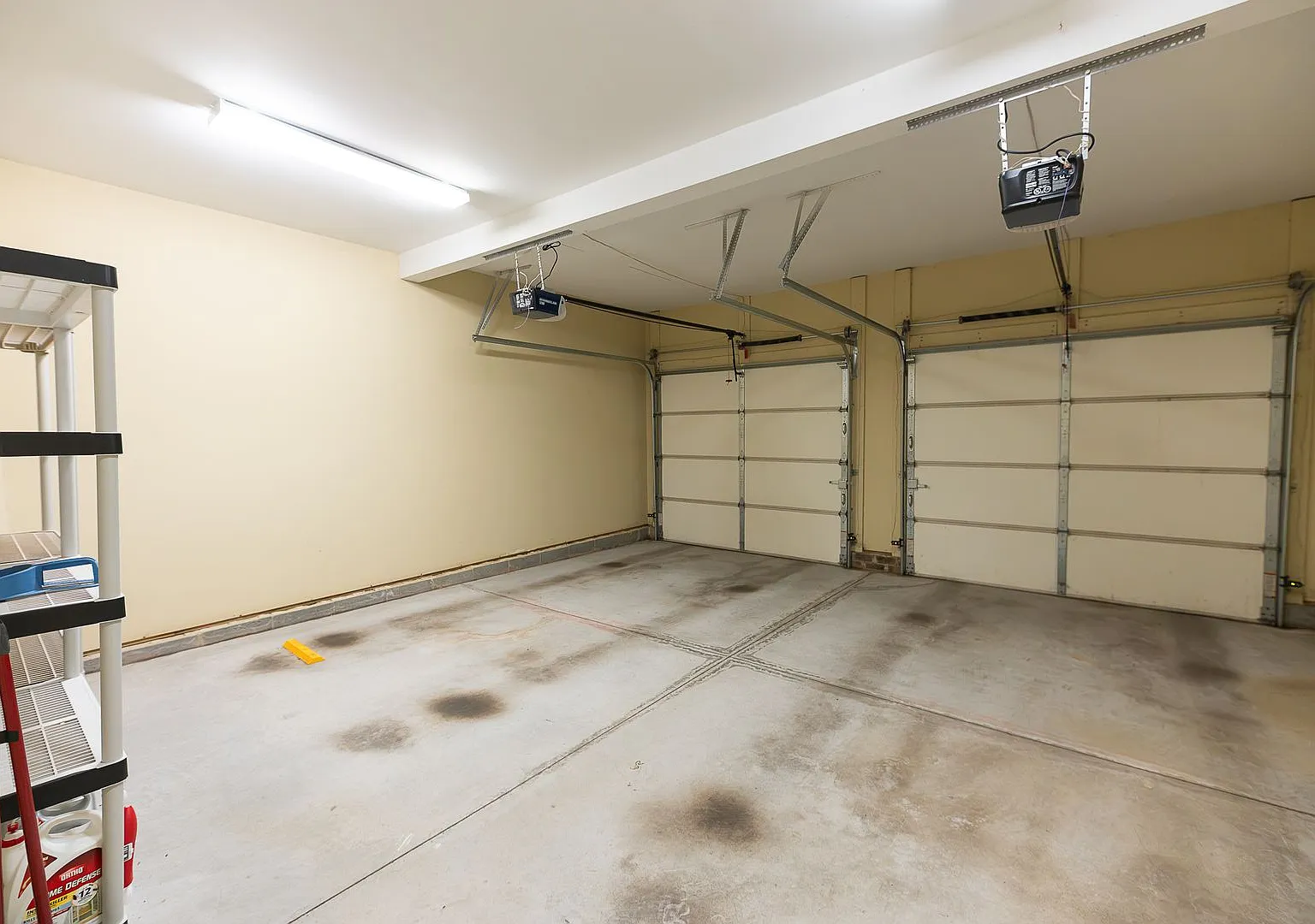 Spacious 3BR Jamestown Townhome Furnished or Unfurnished with Flexible Lease Options — Photo 3