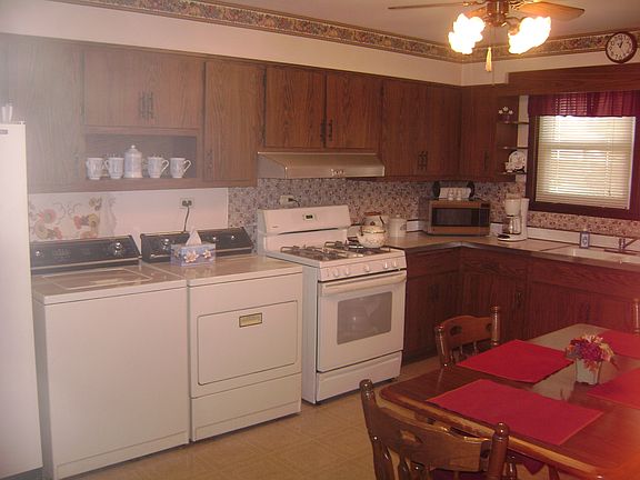 4th image of 2046 Louis St