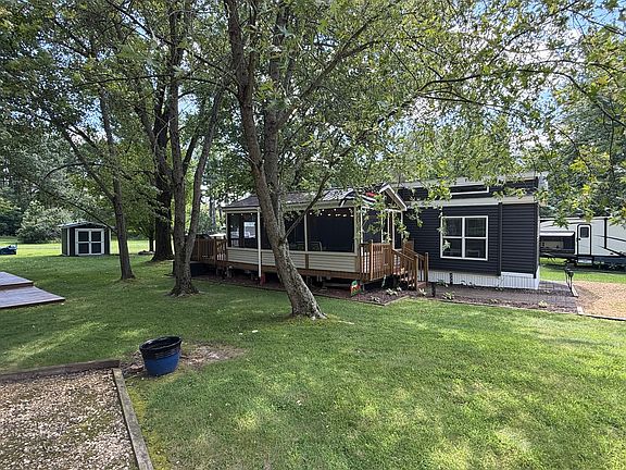 4th image of 15-35 Woodhaven Dr E