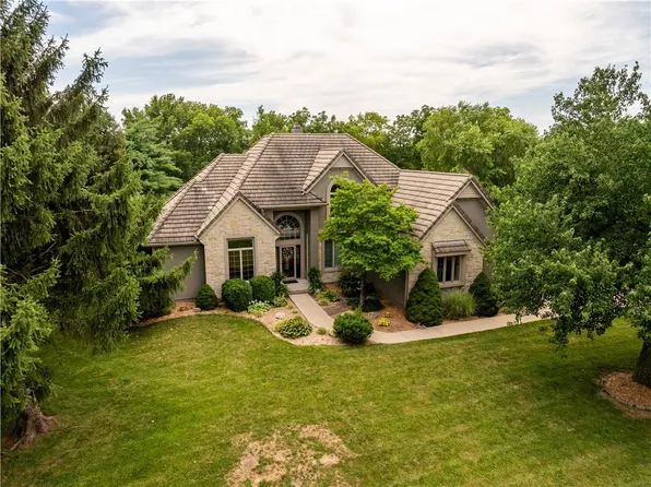 1008 SW Summit Falls Dr, Lees Summit, MO 64081