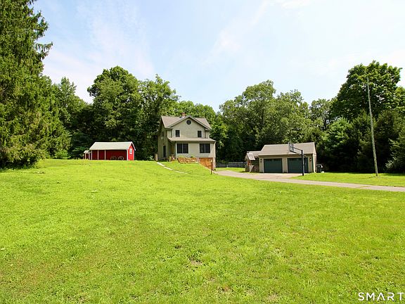 2nd image of 28 Deep Hollow Road