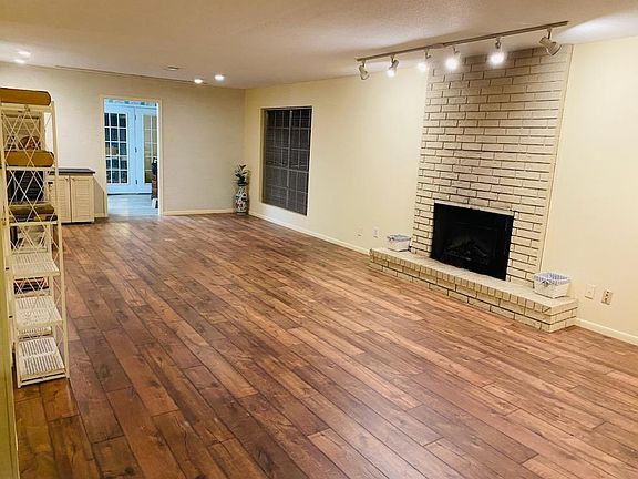 3rd image of 5880 Townhouse Ln
