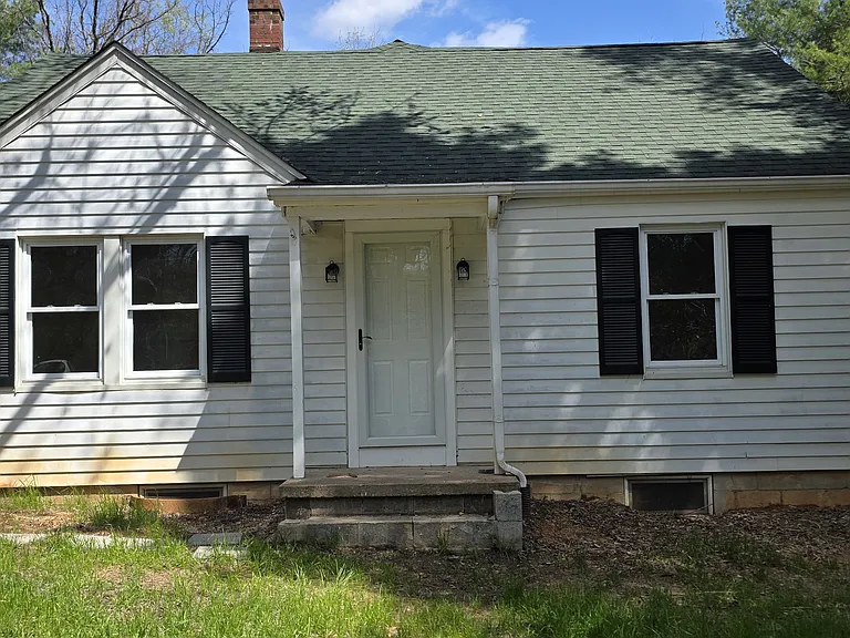 220 Warren St — Photo 2