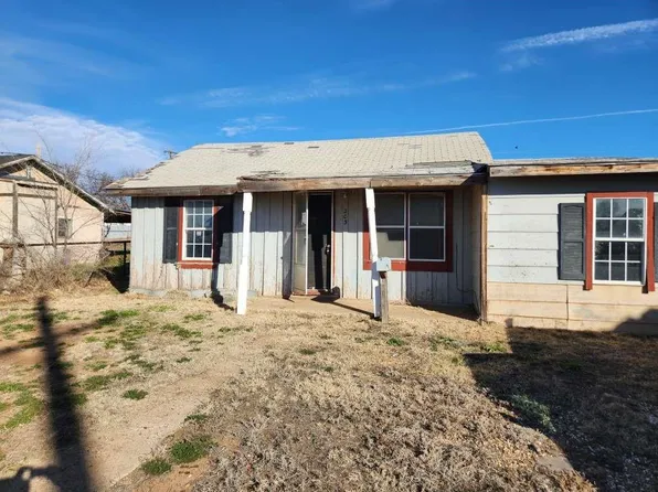 203 Pecan St, Levelland, TX 79336
