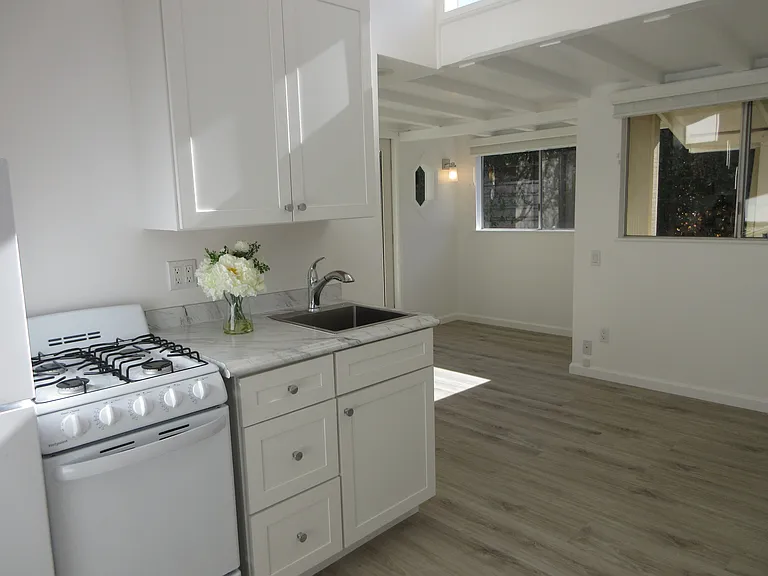 San Leandro Ln — Photo 13