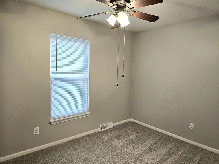 5814-5816 NW Walnut Ct — Photo 8