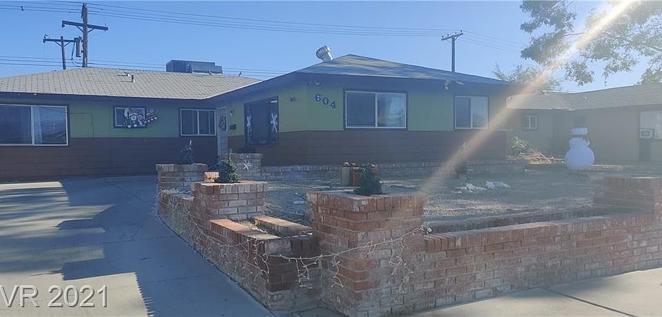 2nd image of 604 N Wallace Dr