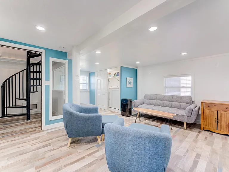 4211 Surf Dr — Photo 5