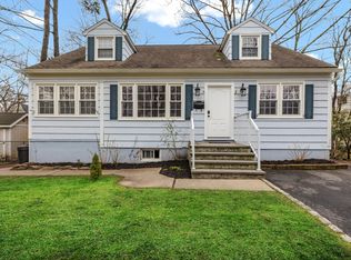 20 Oak Ridge Rd, Caldwell, NJ 07006