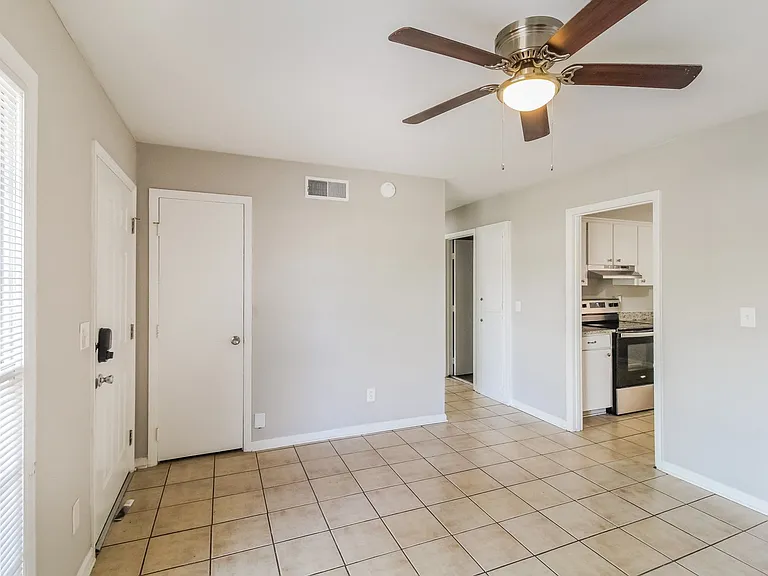 22470_017_living_room_13622010.jpg