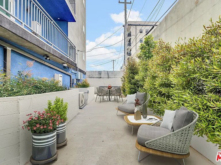 917 S Berendo St #101 — Photo 12
