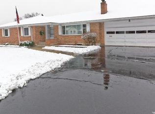 216 Shaker Park Dr, Loudonville, NY 12211