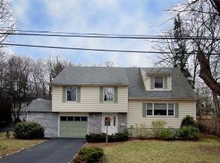 42 Stelfox St, Demarest, NJ 07627