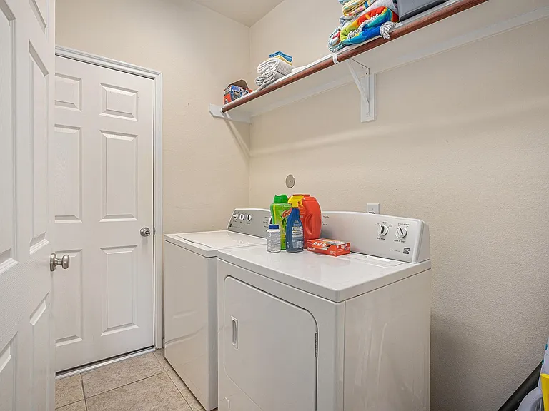 2449 Pamplona Ln — Photo 8