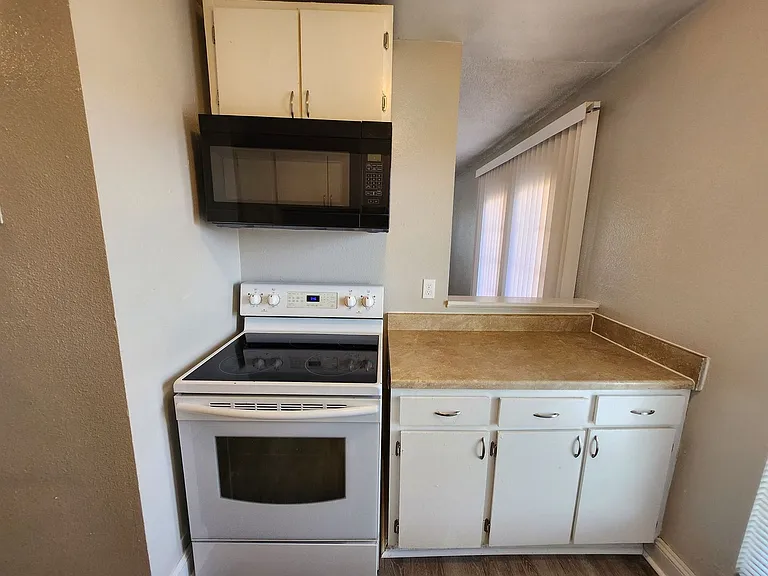4420 Loomis Ave #4 — Photo 4
