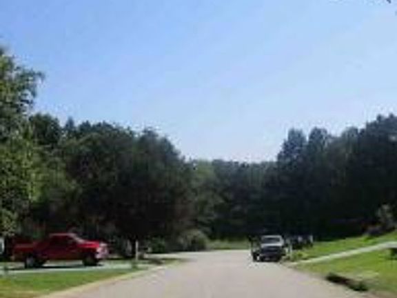 Exterior Neighborhood (street photo)