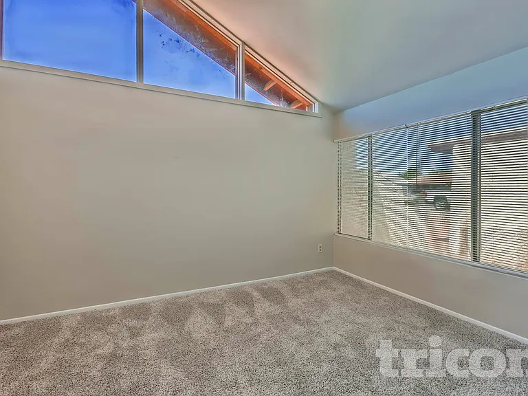 3031 W Mercer Ln — Photo 12