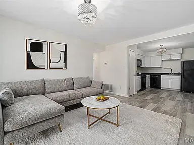 2 bed, 868 sqft, $1,695 — Photo 1
