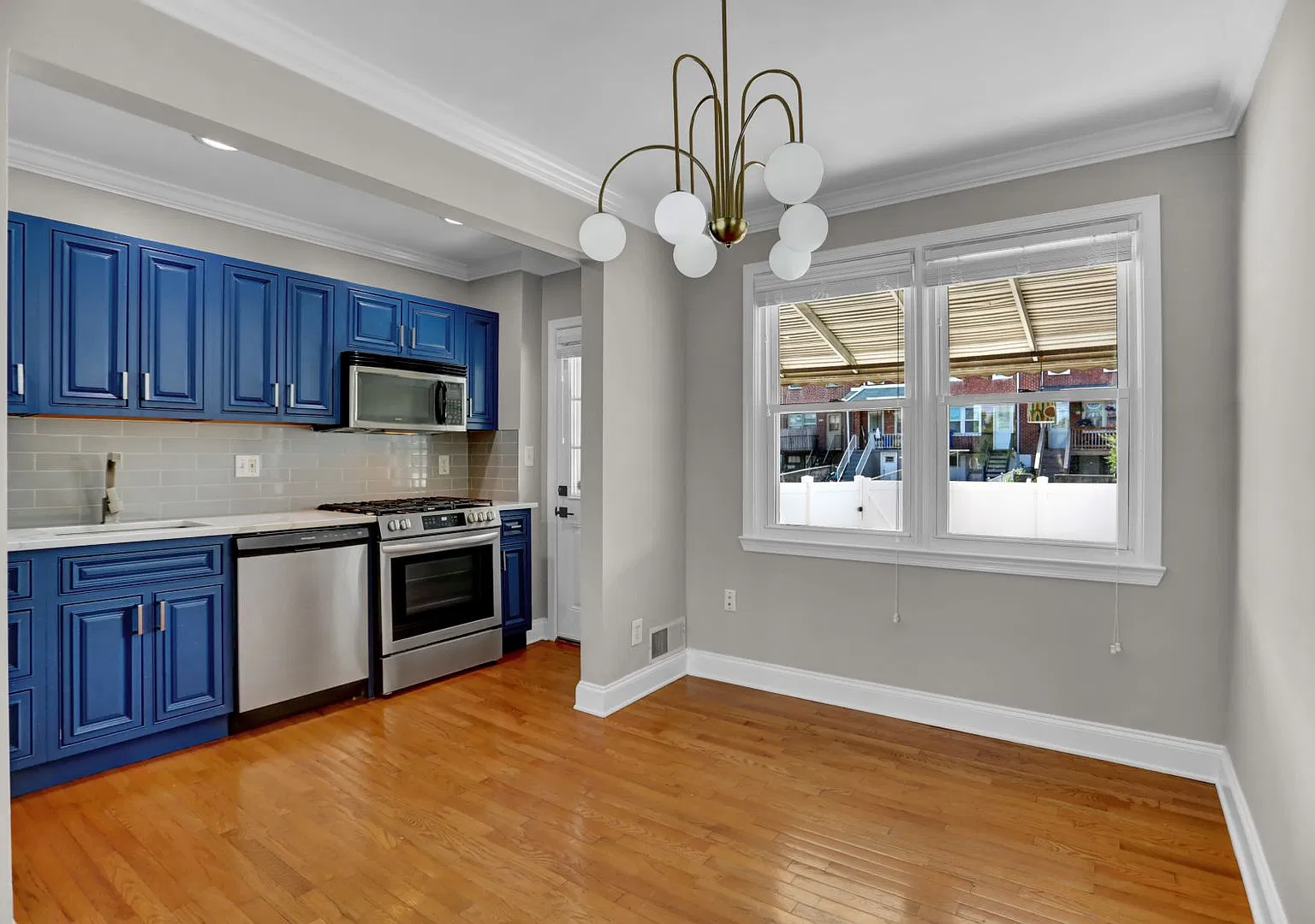 Charming Row House in Baltimore, Maryland — Photo 4