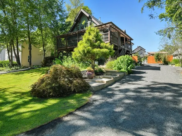 183 Grove St, Northampton, MA 01060