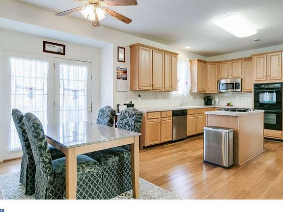 4th image of 3 Bay Hill Ct